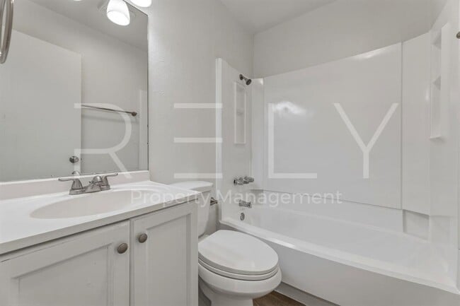 Building Photo - 302 Algerita Dr