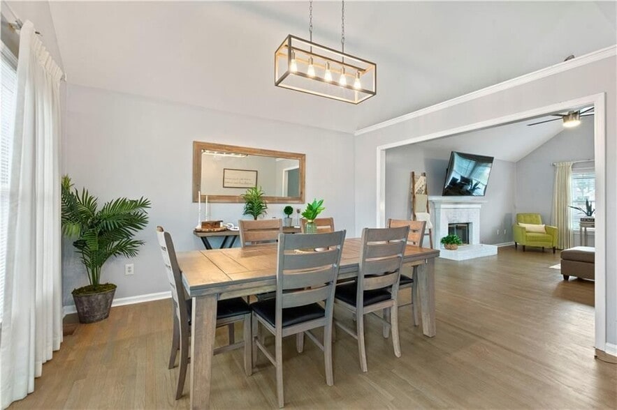 Building Photo - 2437 Pondside Pl NE