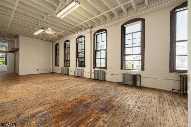 Building Photo - 60 Union St