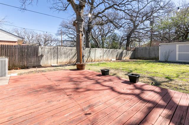 Building Photo - 1803 Oak Tree Ln