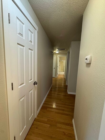 Building Photo - 9775 SW Robbins Dr