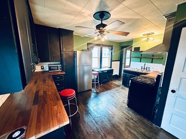 Building Photo - Charming 2-Bedroom Home w/ Finished Loft, ...