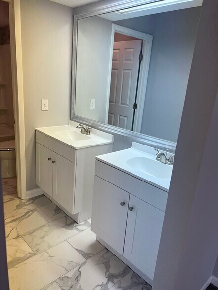 Building Photo - 2005 McMullen Ave