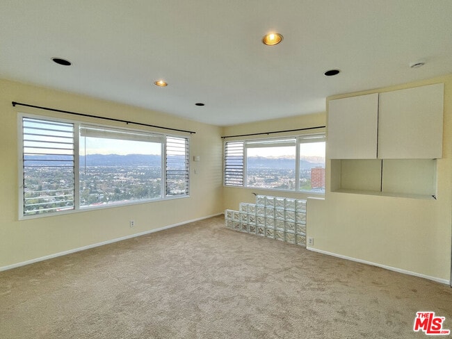 Building Photo - 3641 Sunswept Dr