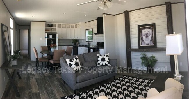 Building Photo - 800 N Old Betsy Rd