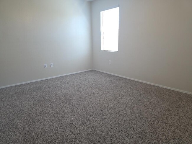 Building Photo - 18589 W Smoketree Dr