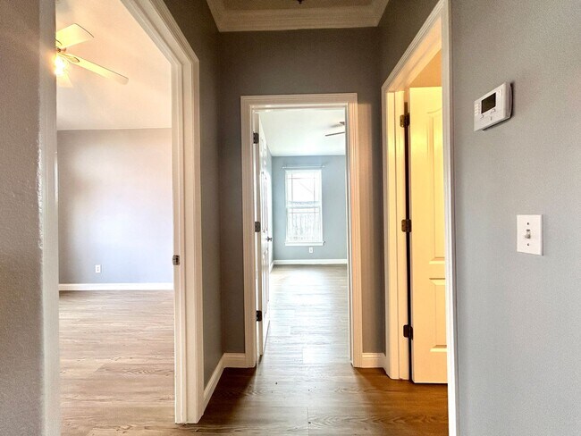 Building Photo - 3 bedroom 2 bath modern style home minutes from Centerton Main!!