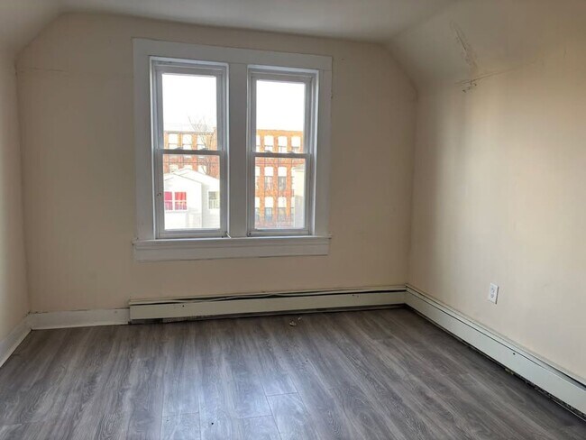 Building Photo - 356 Hamilton Ave