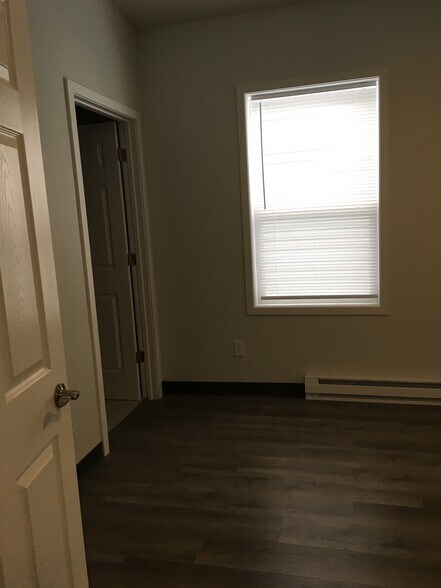 Building Photo - 410 E Mill St