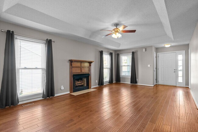 Building Photo - 4 Bedroom Home For Rent in St. B Area of Clarksville!