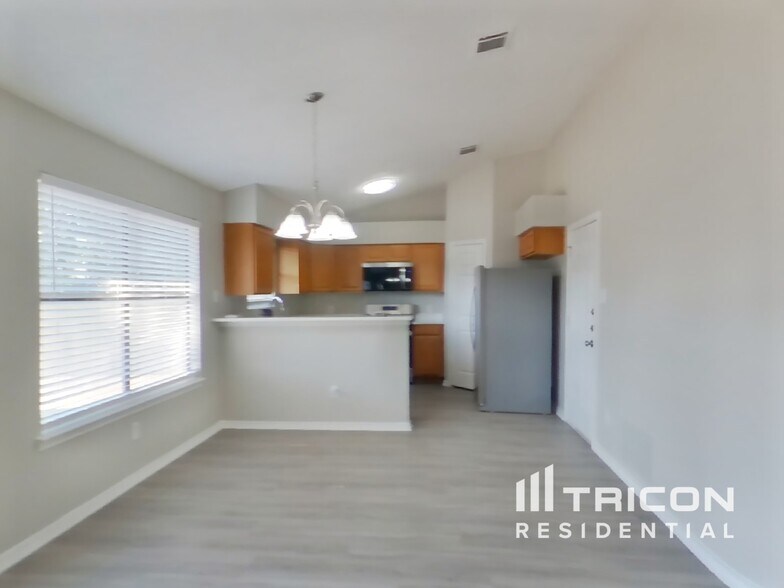 Building Photo - 1302 Texas Oak Way