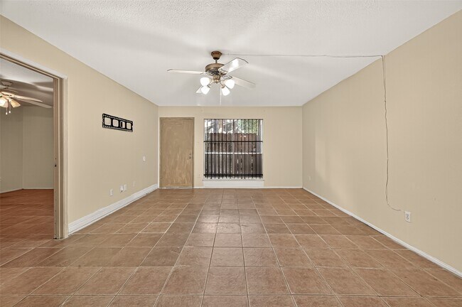 Building Photo - 8201 Richmond Ave.