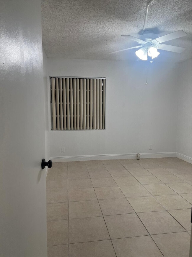 Building Photo - 785 Burgundy St