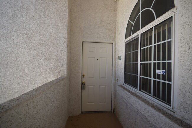 Building Photo - 2 Bed Condo in Henderson Nevada.