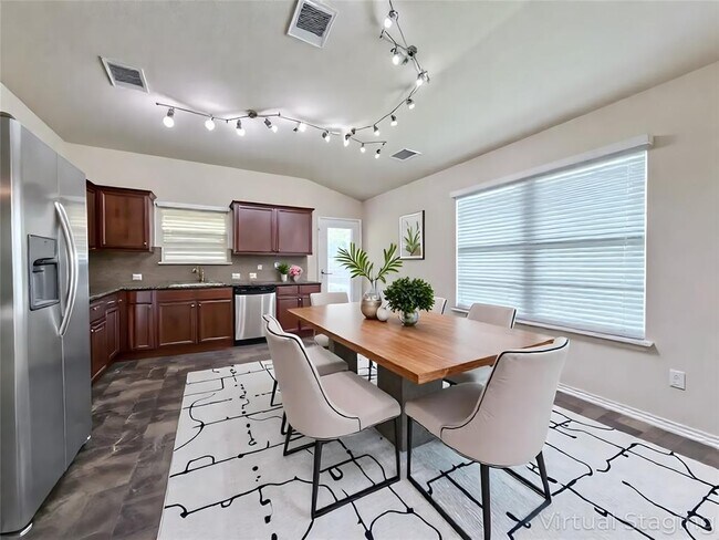 Building Photo - 314 Comal Run