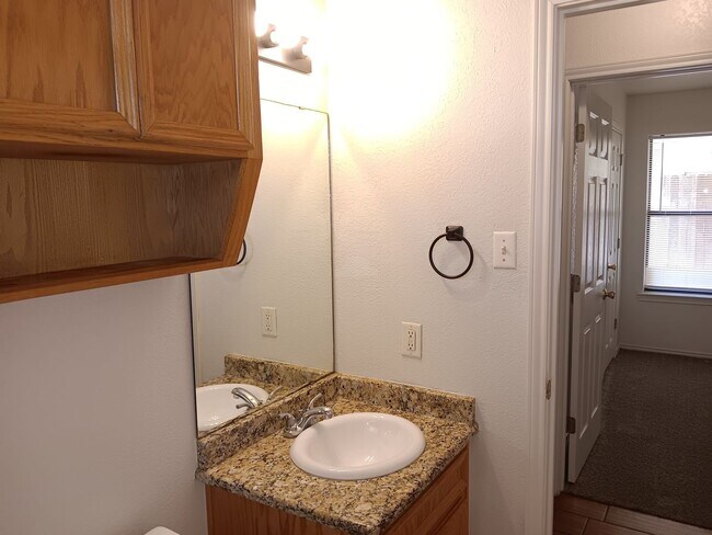 Building Photo - 914 McDaniel Cir