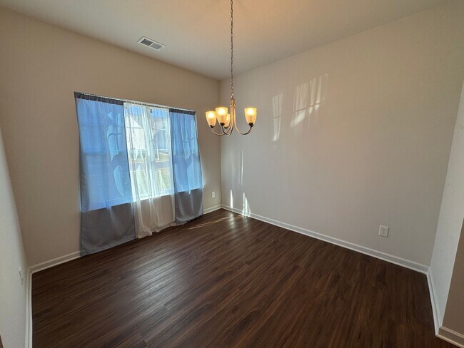 Building Photo - Newer 3/2.5 House in Armuchee- $1,995