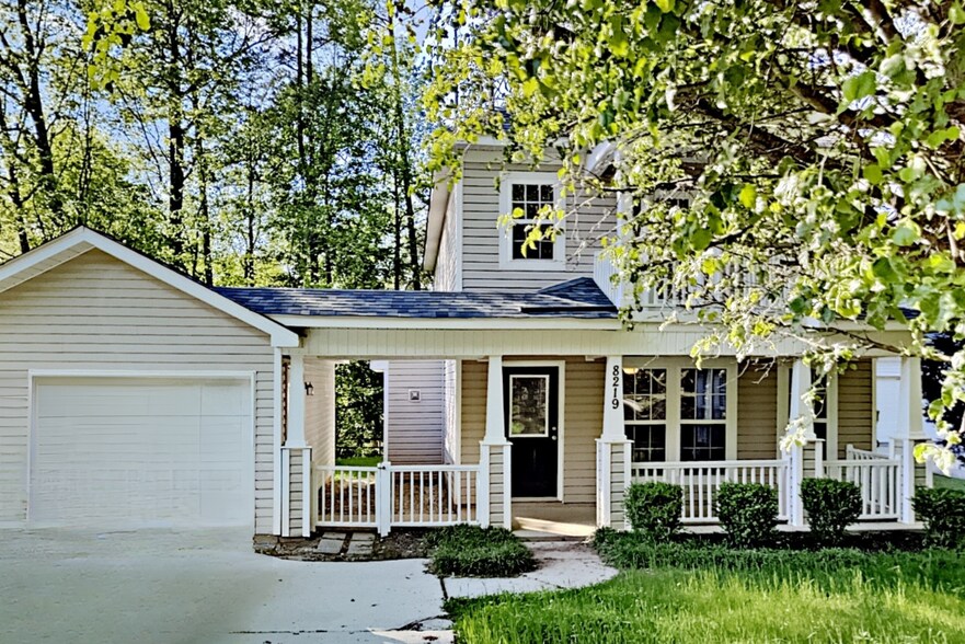 Primary Photo - 8219 Braids Bend Ct