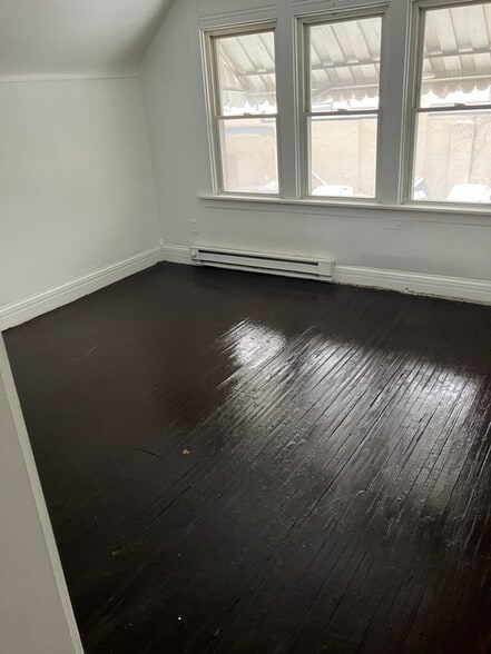 Building Photo - 1614 Oak St