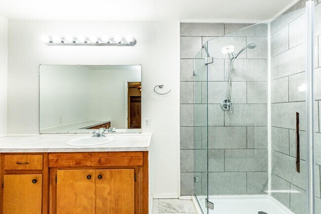 Building Photo - 2513 26th St