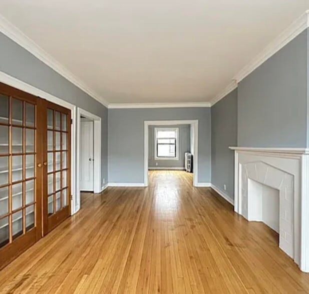 Building Photo - 1321 W Estes Ave