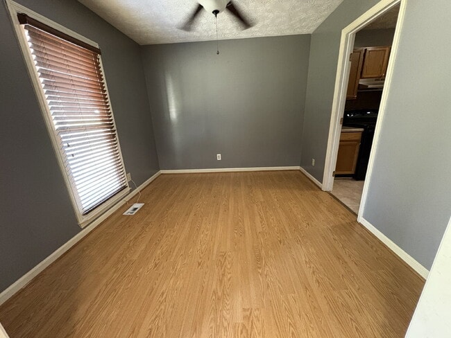 Building Photo - 204 Cobblestone Ct