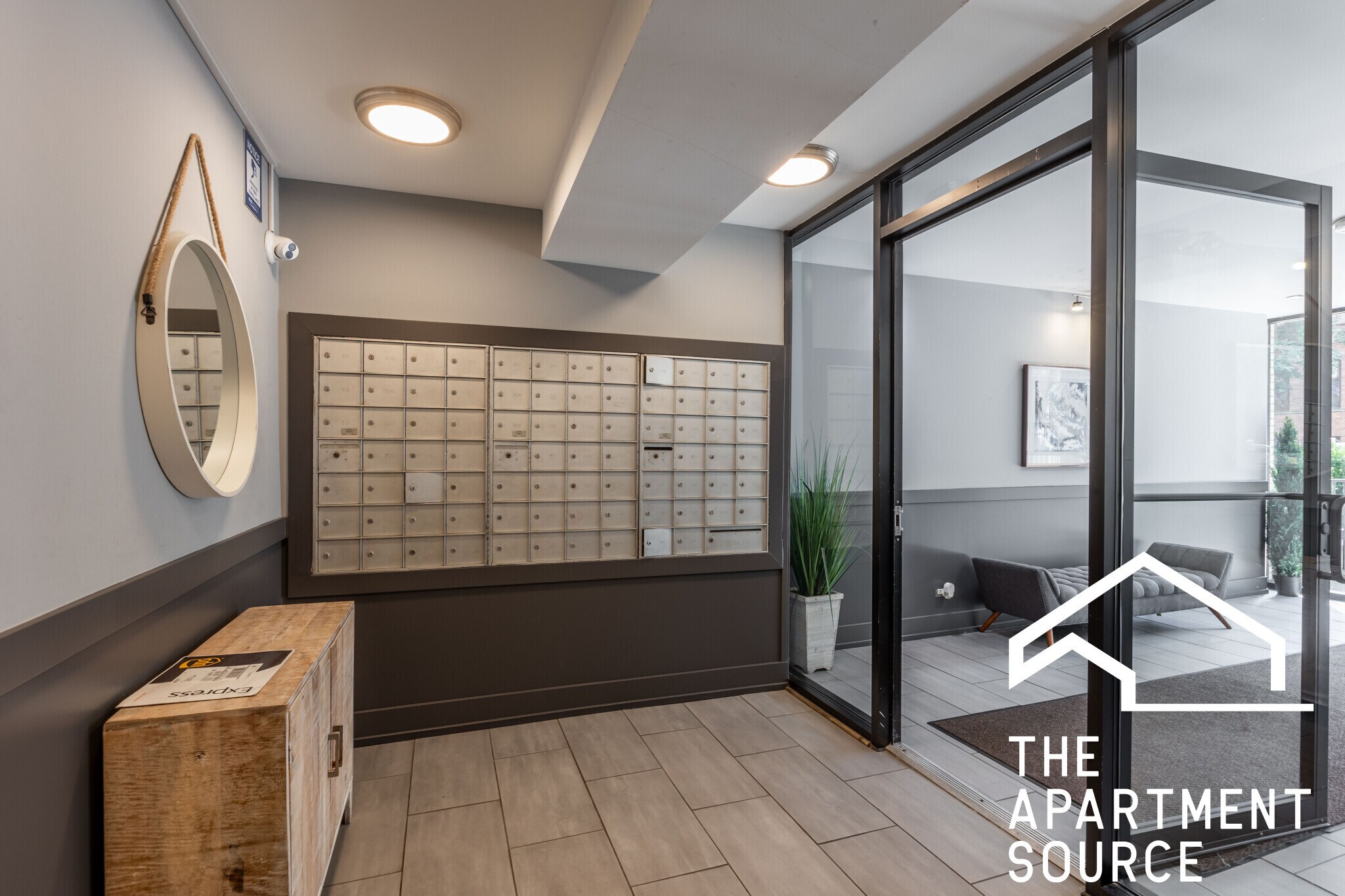 Building Photo - 529 W Surf St