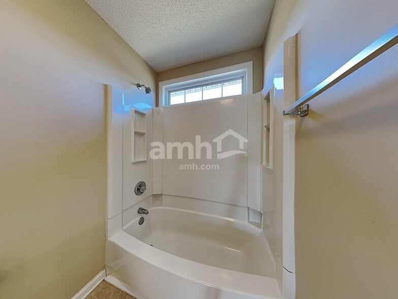 Building Photo - 1605 Glenn Meade Dr