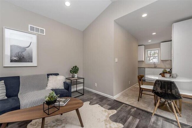 Building Photo - Fantastic 3bd/1.5ba home! Coming soon!