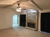Building Photo - Great 3 Bedroom Home