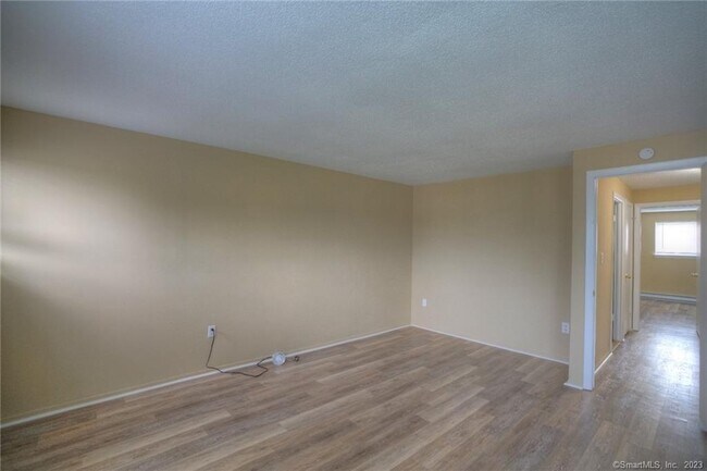 Building Photo - 528 Shennecossett Rd