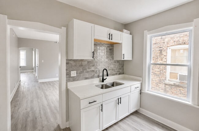 Building Photo - 1704 N Mayfield Ave