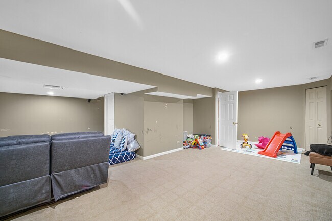 Building Photo - 436 W Parkside Dr