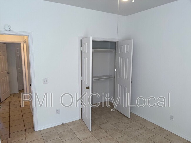 Building Photo - 1021 Shady Creek Cir