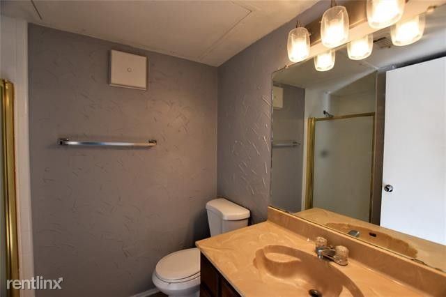 Building Photo - 1 br, 1 bath Condo - 1700 Baird Farm Circl...