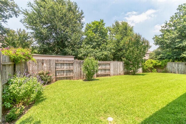 Building Photo - 208 Angus Dr