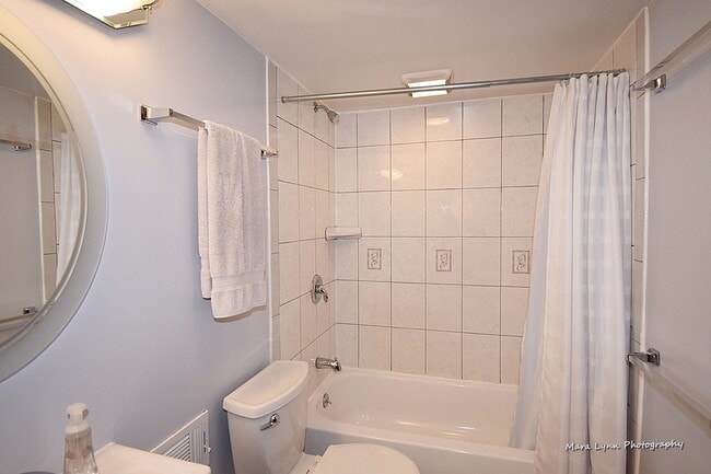 Building Photo - 9 S Northampton Dr