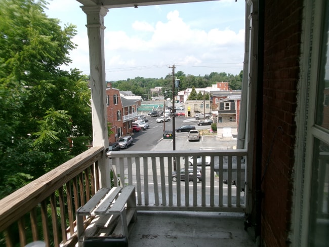 Building Photo - 844A Columbia Ave