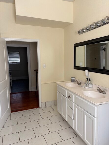 Bath / Washer Dryer Room - 6322 N Bayou Black Dr