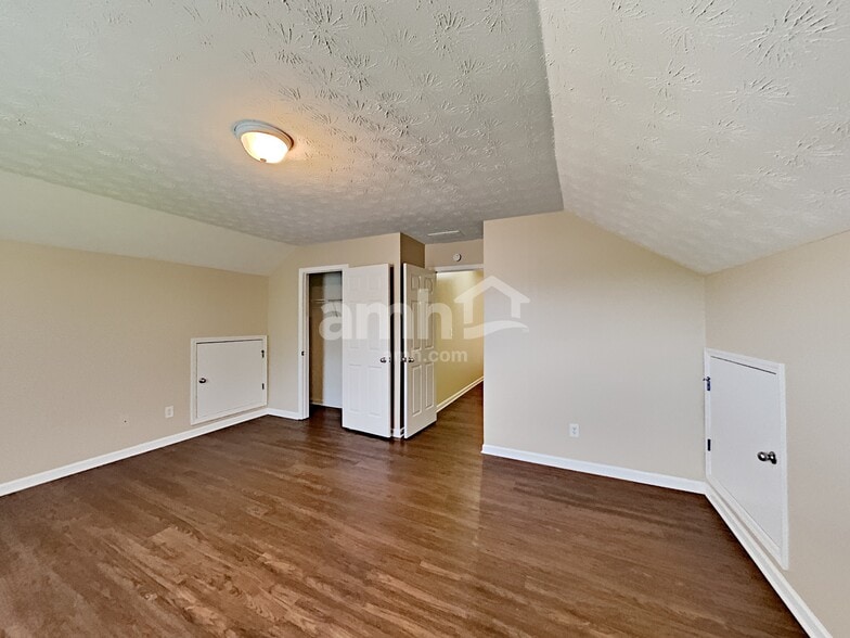 Building Photo - 1307 River Club Dr NE