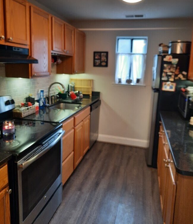 Kitchen - 40 Village Hill Ln