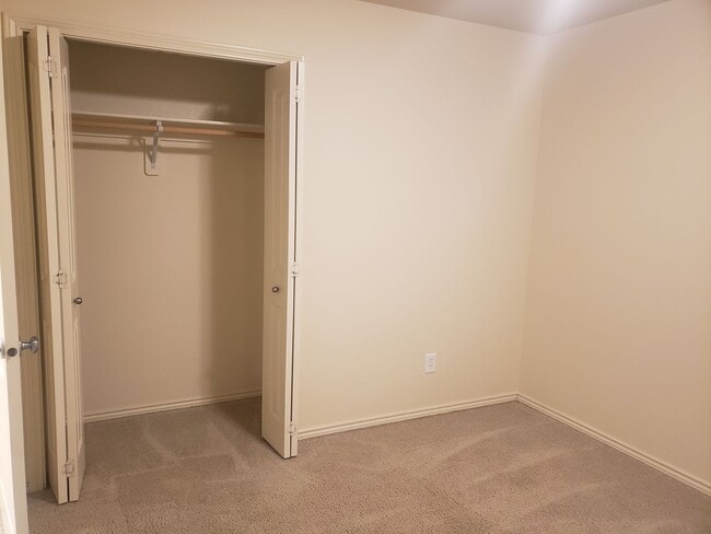 Building Photo - Wonderful Townhouse in Bethany/ NW Portland