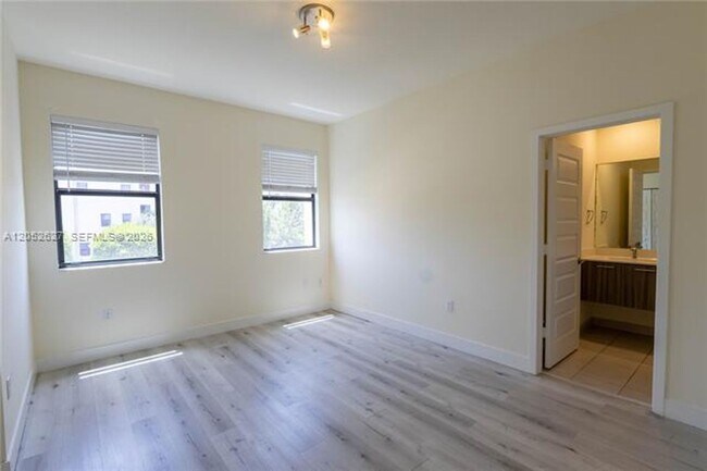 Building Photo - 10407 NW 82nd St