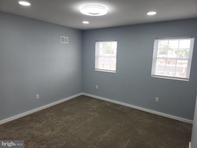 Building Photo - 1214 Roosevelt Dr