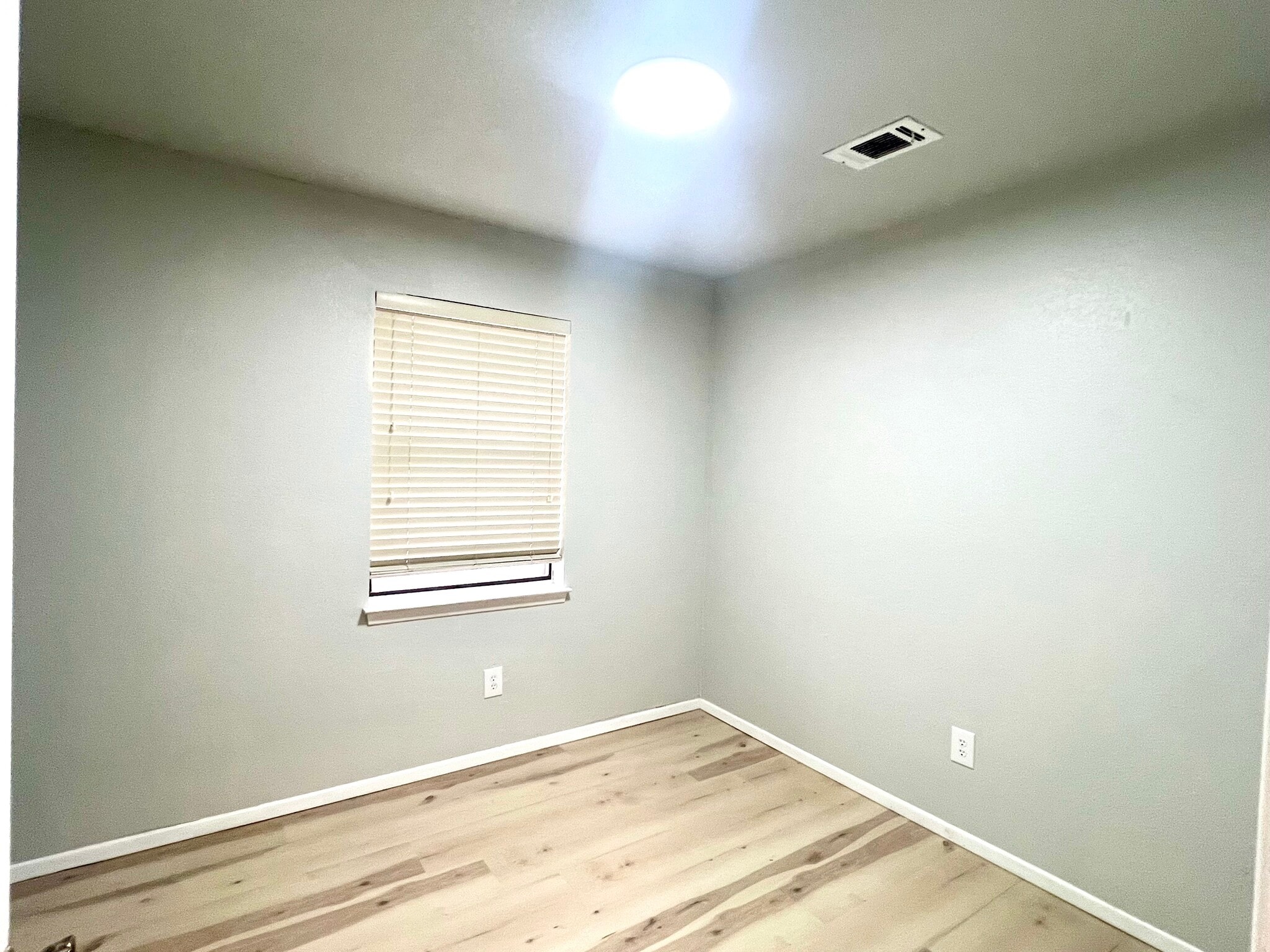 Building Photo - 2407 Ventura Dr