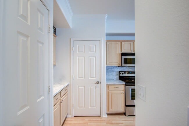 Building Photo - ASU Stay at Regatta Pointe!