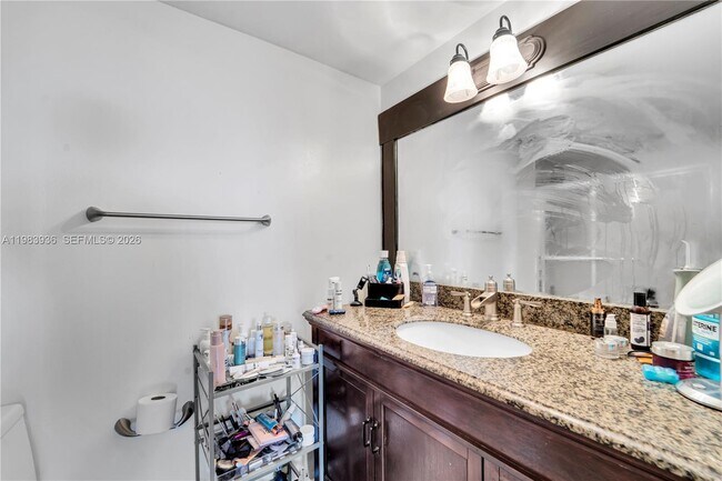 Building Photo - 919 Hillcrest Dr