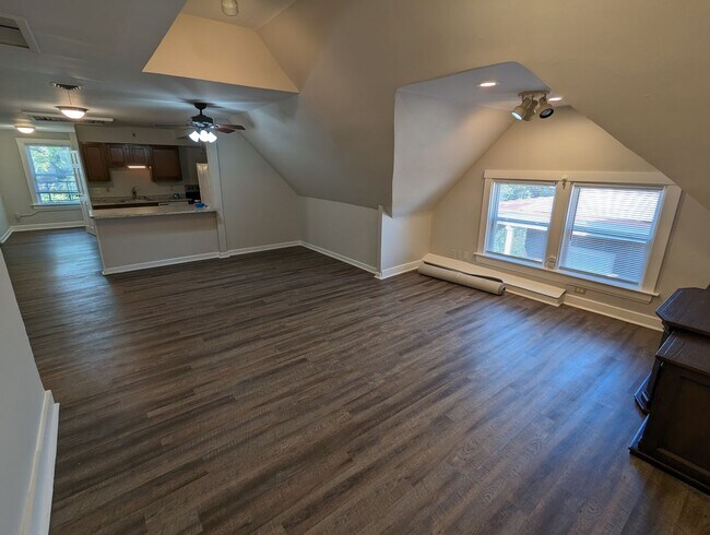 Building Photo - 2153 Slane Ave