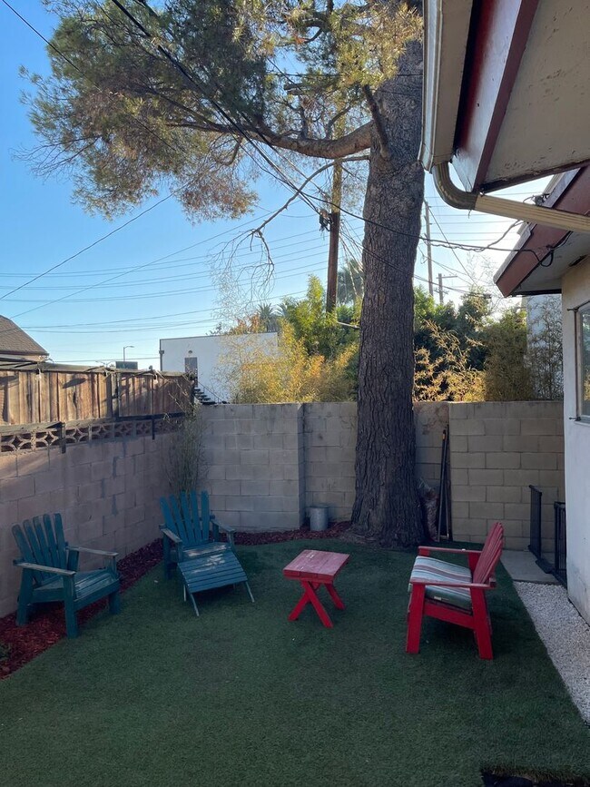 Building Photo - 4448-4450 Avocado St