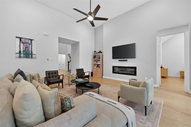 Building Photo - 9722 Dani Lake Dr